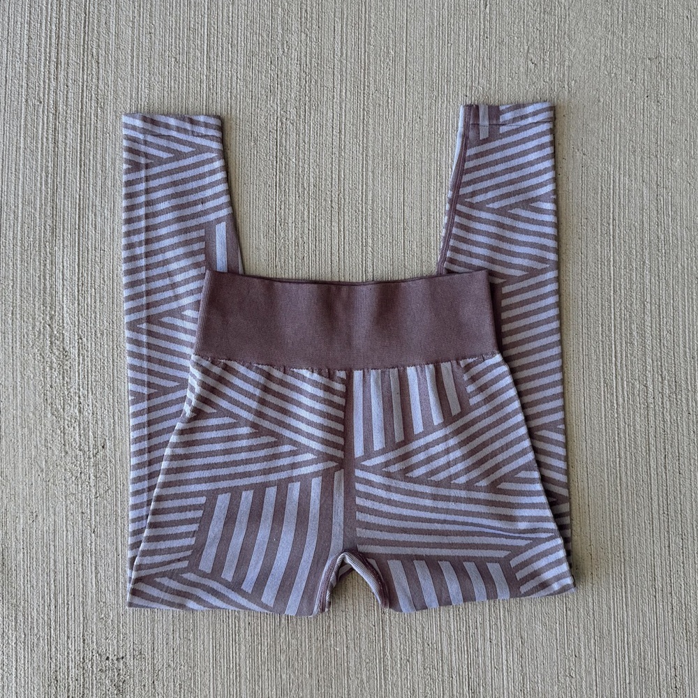 Purple striped leggings